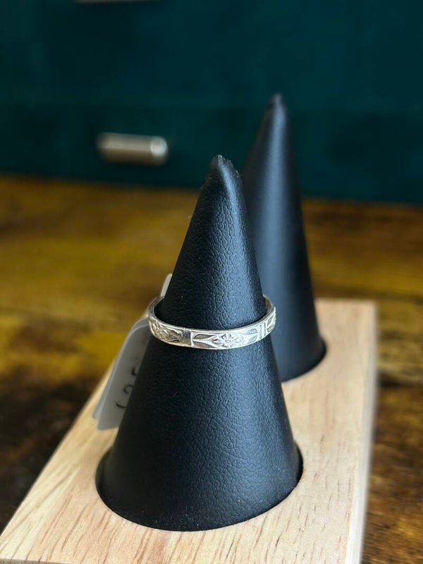 Detailed Ring Size M 1/2✨