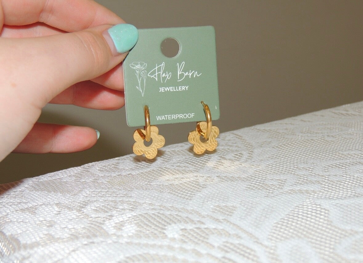 Flower hoop earrings🌸