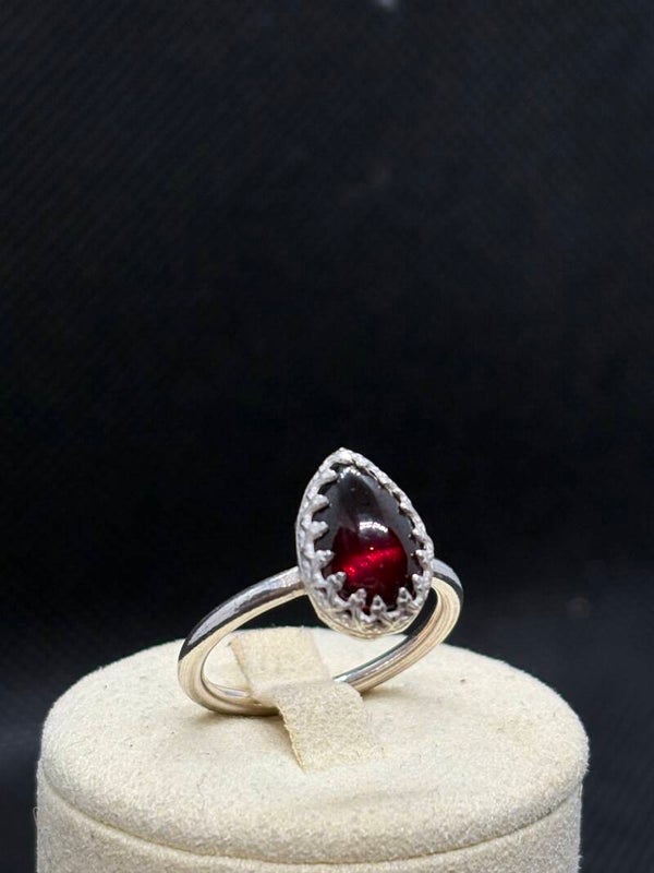 Sterling silver Garnet ring✨