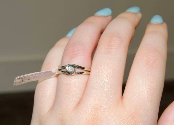 Vintage upcycled 9ct white gold ring with diamond✨
