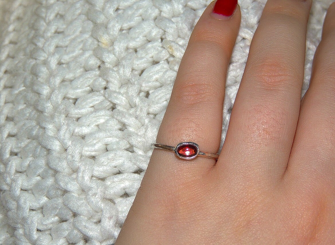 Garnet sterling silver ring size M❤️✨