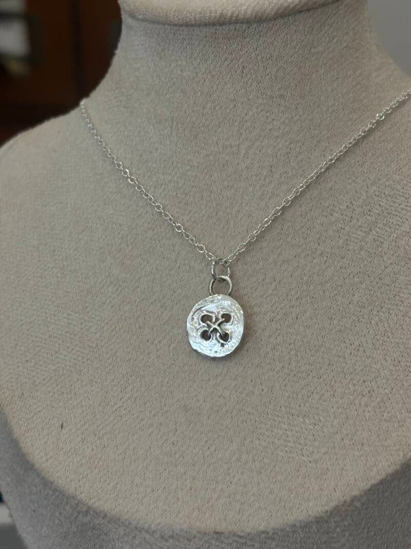 Button Necklace✨🧵