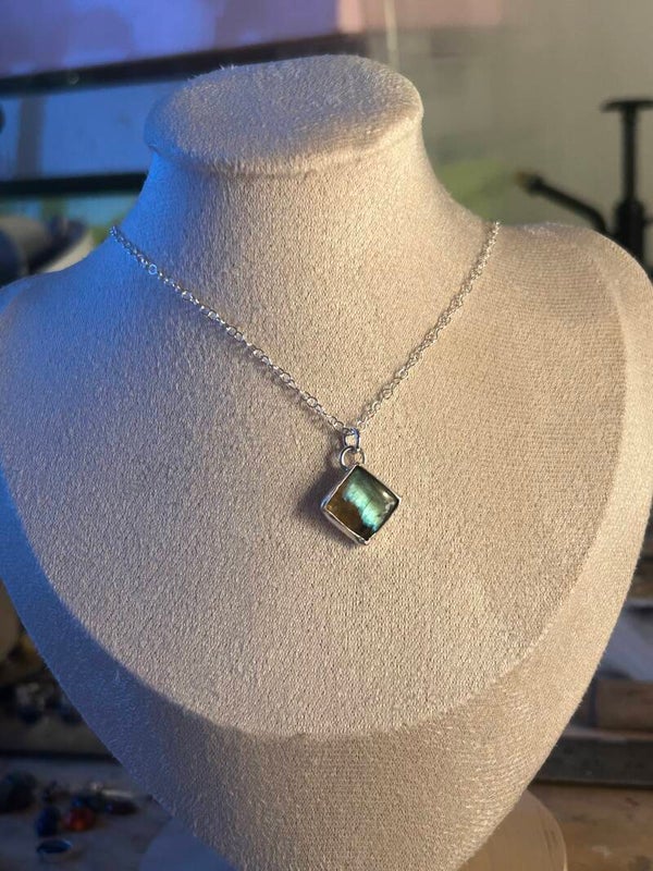 Labradorite necklace✨