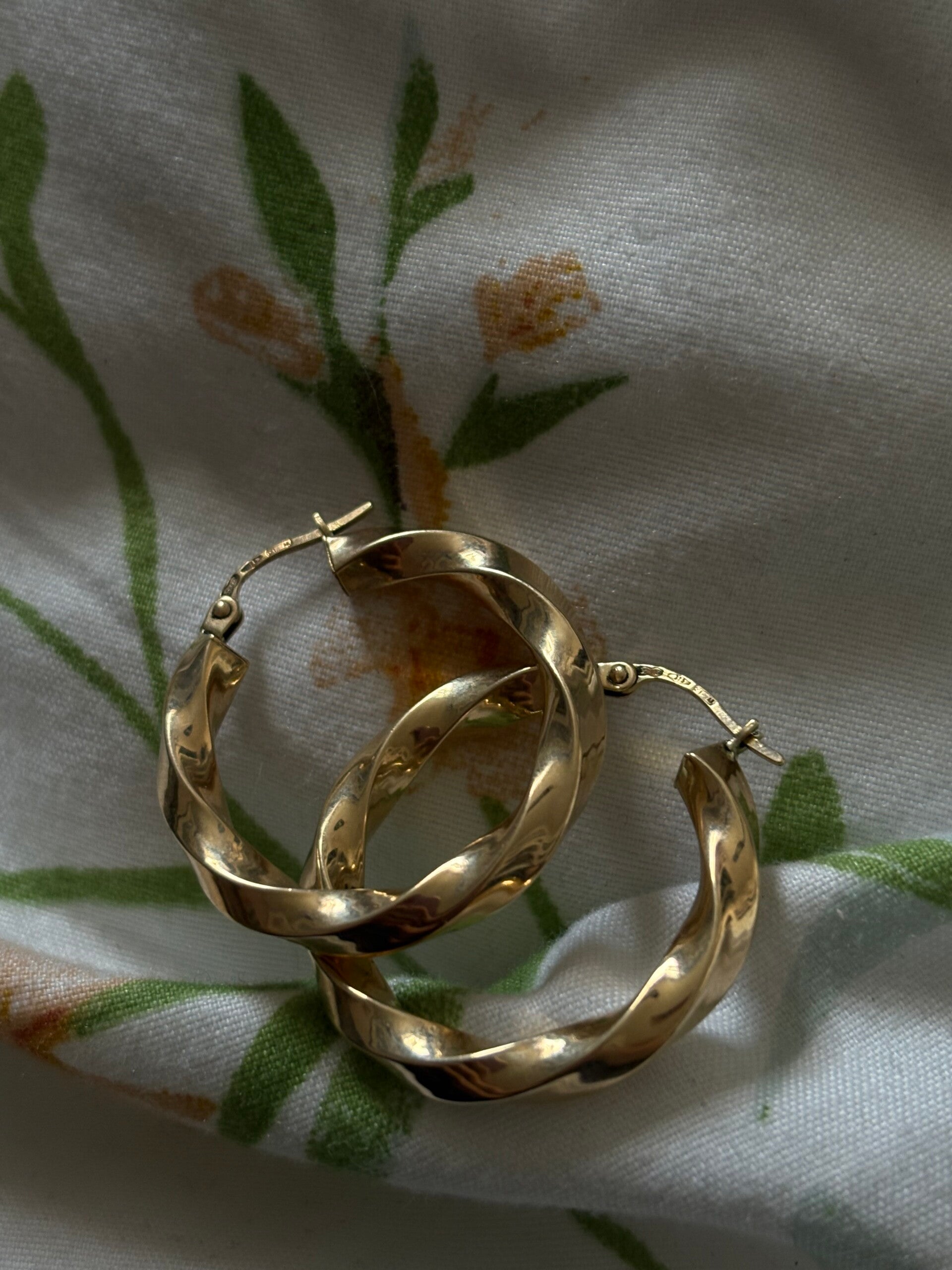 Chunky 9ct gold twisted hoop earrings✨