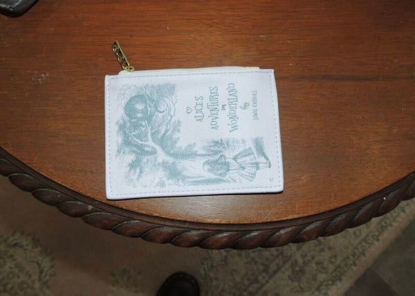 Alice in wonderland coin purse👛✨