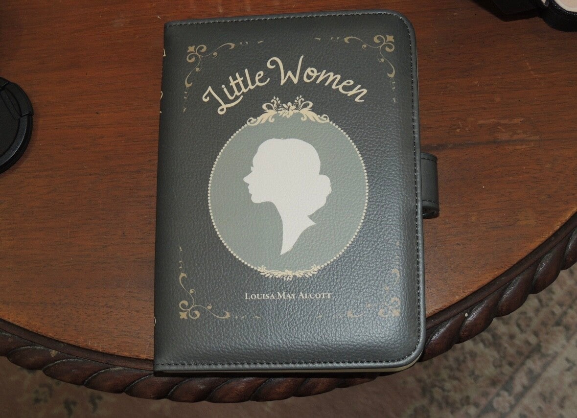 Little woman kindle cover📚✨