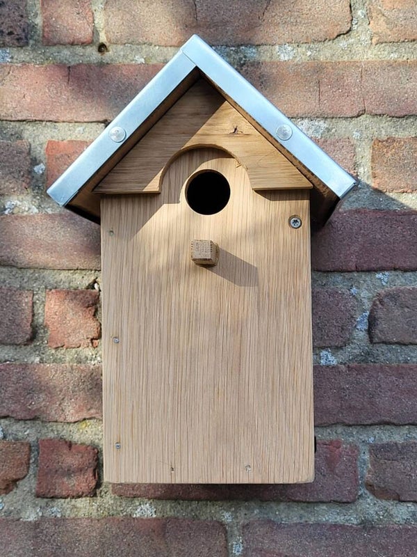 Nestkast koolmees of pimpelmees met zinken dak