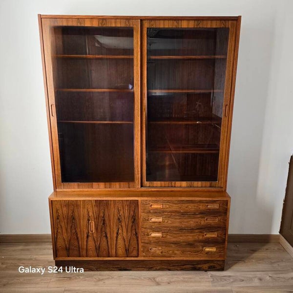 Vitrine en palissandre – Design par Poul Hundevad