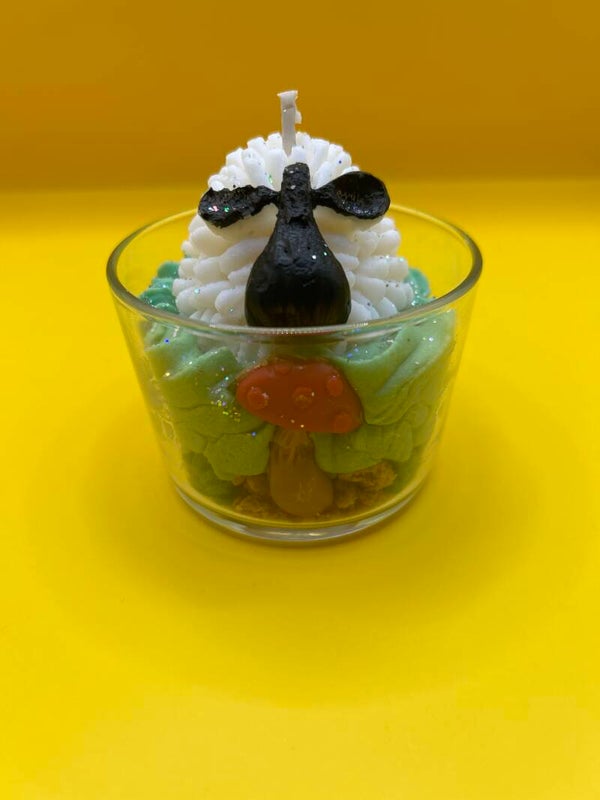Bougie mouton parfum linge propre.