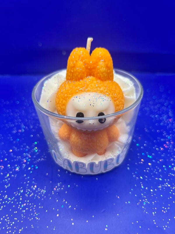 Bougie labubu orange.