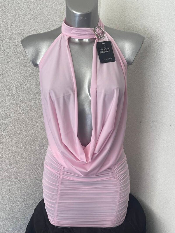 Feestelijk cocktailjurk met verleidelijk decolleté