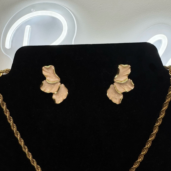Boucles d’oreilles demi fleurs