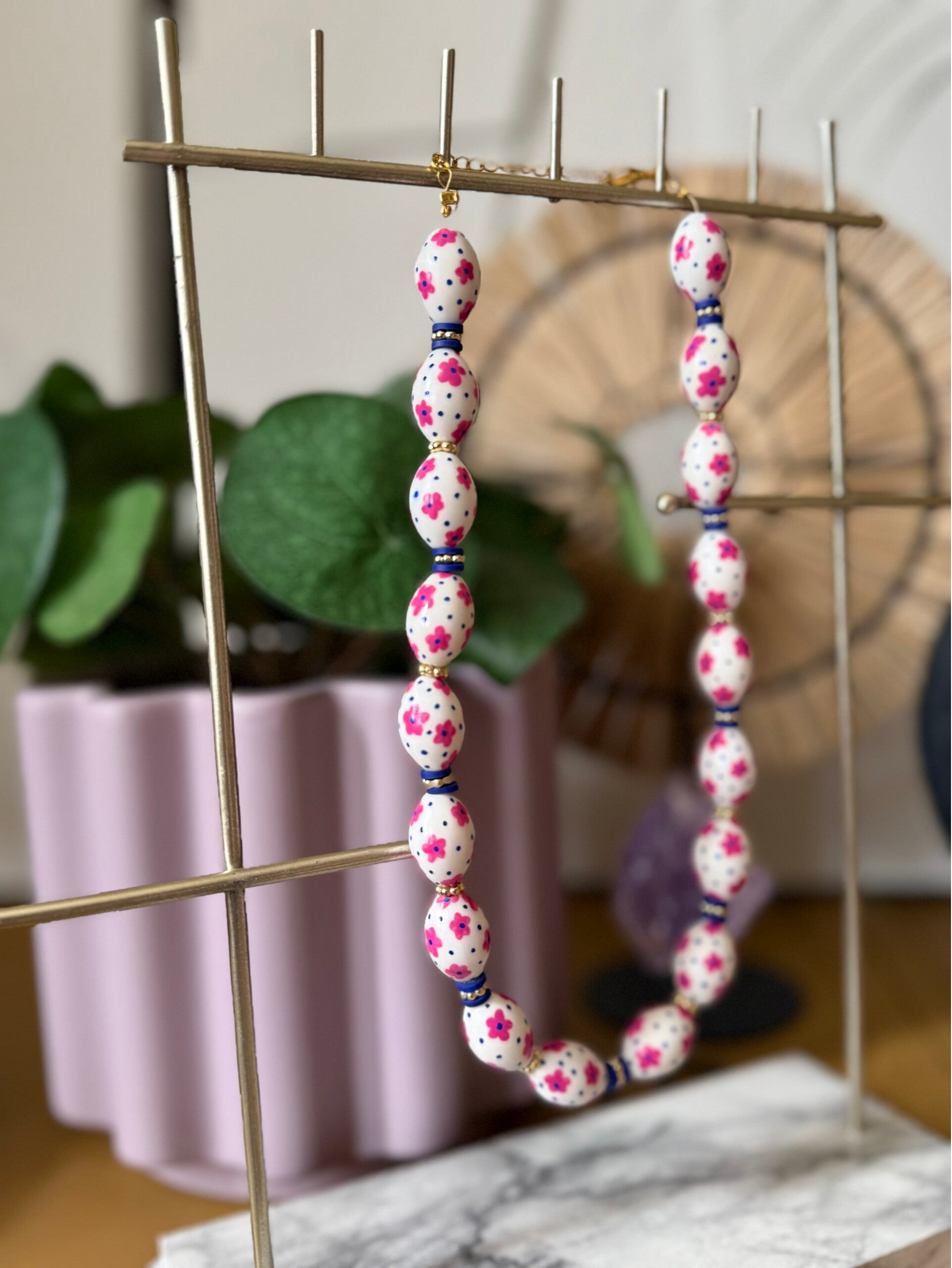 Handgeschilderde kralenketting | Roze/Blauw