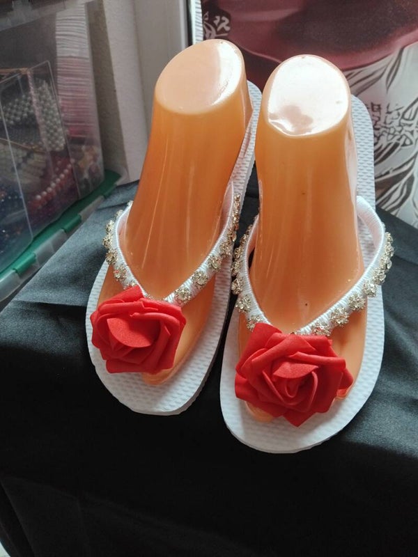 Sandale fleure rose rouge