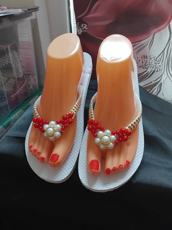 Sandale d'étéé avec customisation banc et rouge