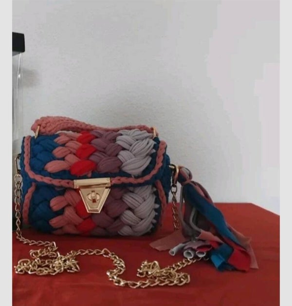 Sac à main tressé multicolore