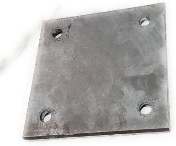Placa de anclaje 150 x 150 en 8 mm. de espesor con cuatro taladros