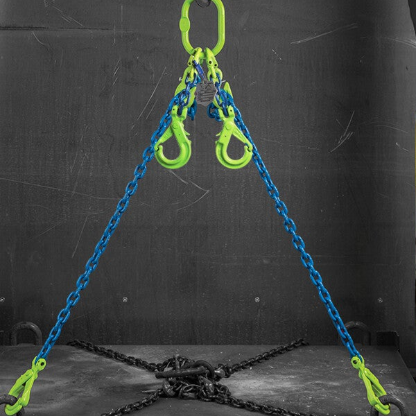 Anschlagkette mit zwei Strängen und Sicherheitshaken – Unterschied Güteklasse 8 und Güteklasse 10 im Lastenheben