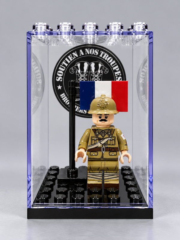 Figurine Infirmier Militaire Français 1940 – Drapeau Tricolore – Seconde Guerre mondiale – Vitrine de Collection