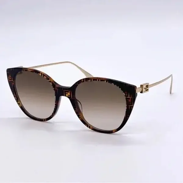 FENDI - FE400471-5455H - Brown Cat-Eye Frame - Gold Temple - Brown Gradient Lens