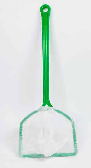 feinmaschiger Kescher mit weißem Netz