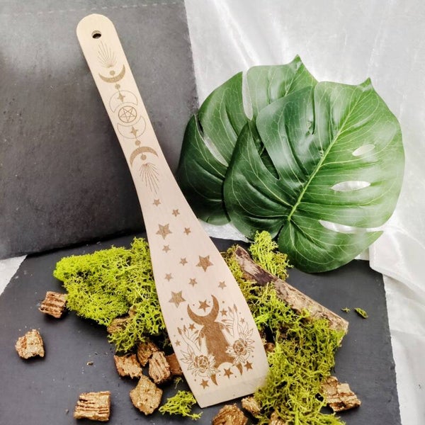Kitchen Witch, spatule.