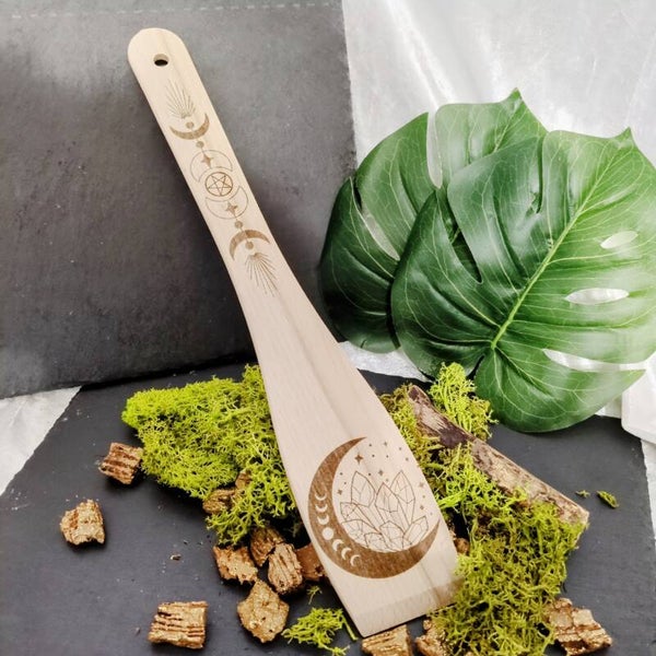 Kitchen Witch, spatule