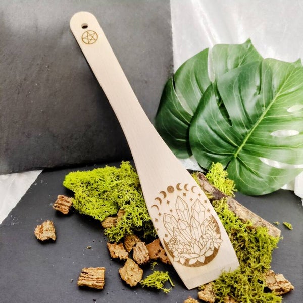 Kitchen Witch, spatule