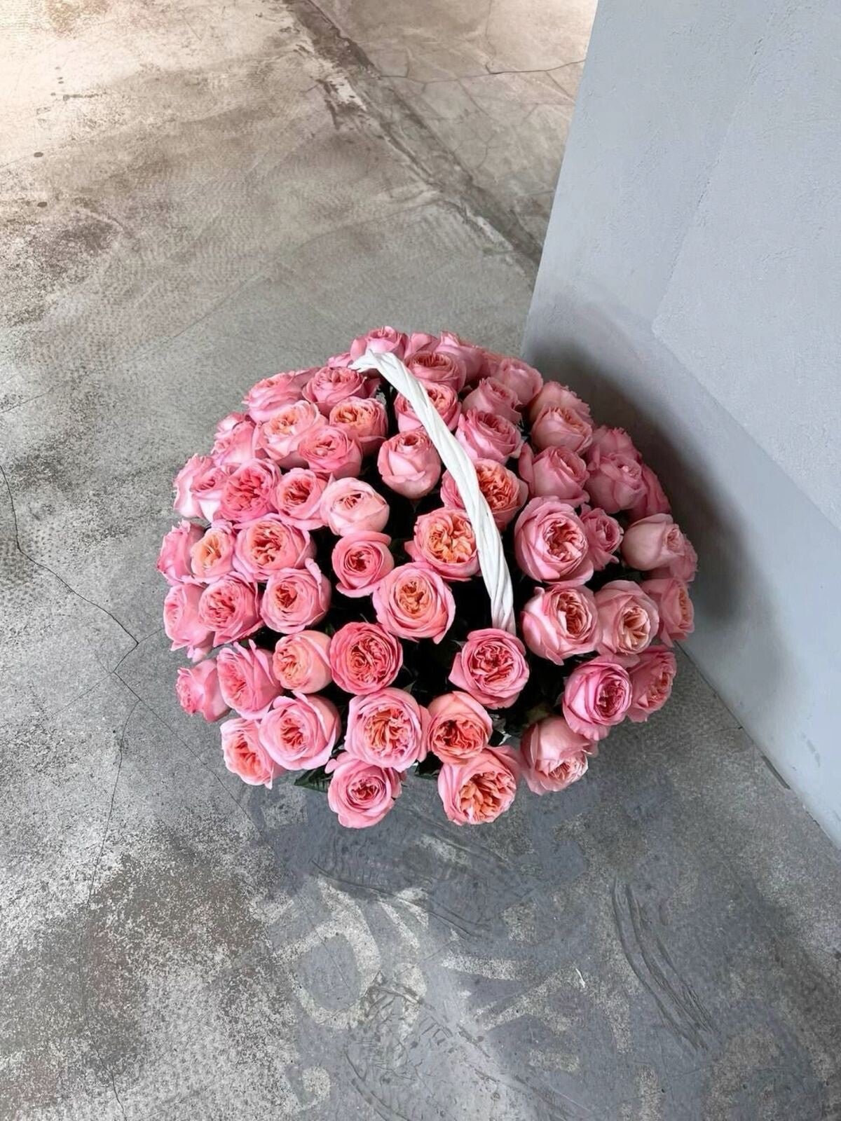 Premium basket of roses