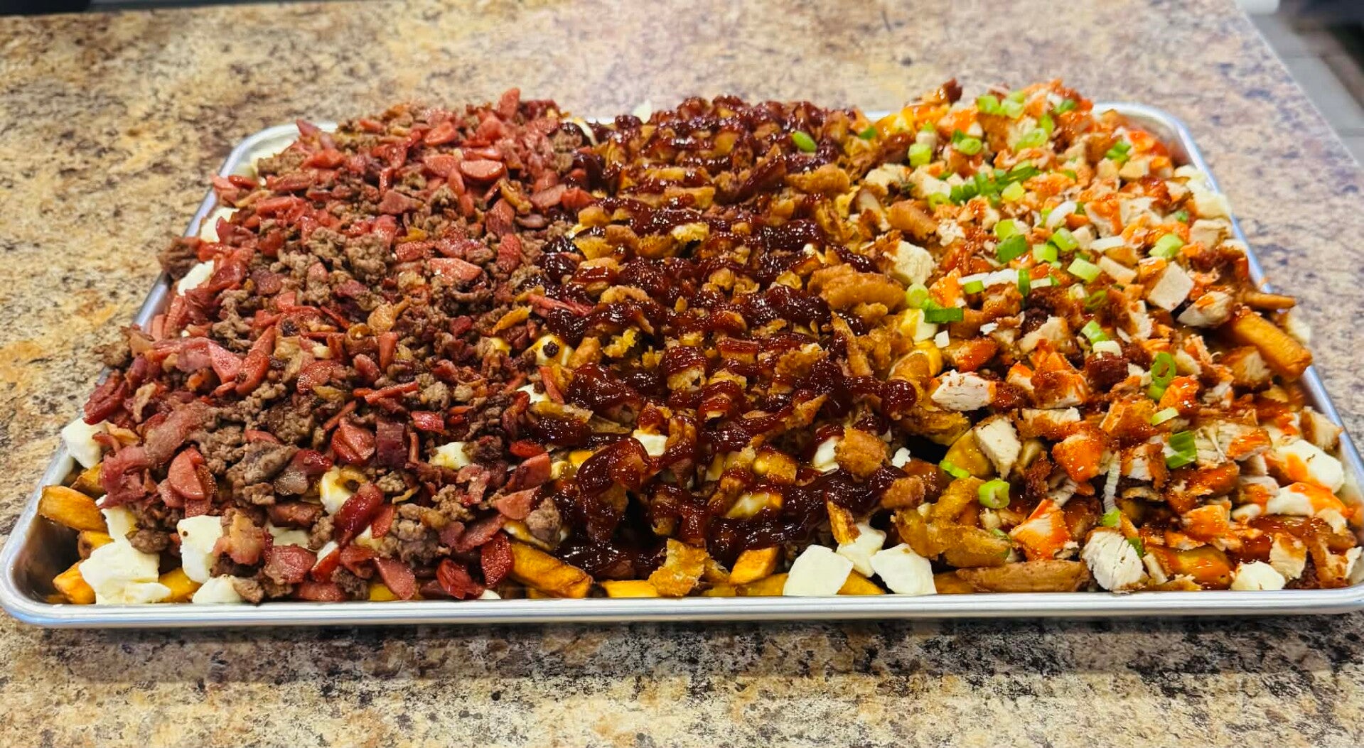 Poutine trays 4 people --> 3 choices