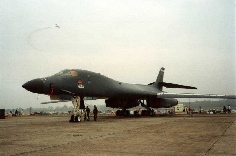 B1B 86-0132/DY 7BW/337BS "Oh Hard Luck"