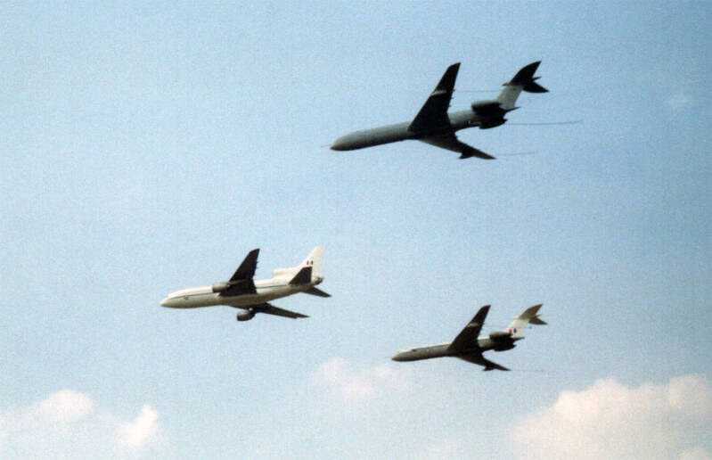 Tristar C2 ZE704 216sq leading 2x VC10 C1 XV101/101 and XV109/109 of 10sq