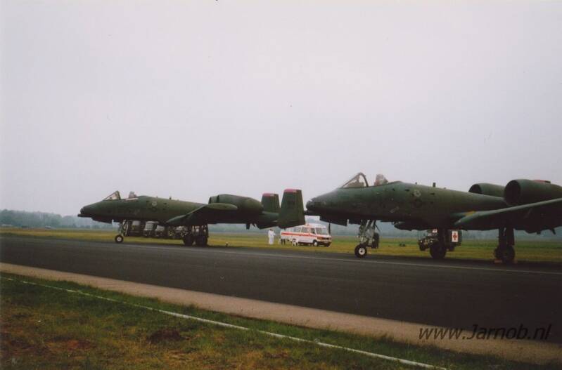 A10A 80-0216/WR and 81-0944/WR 510TFS USAFE (2)