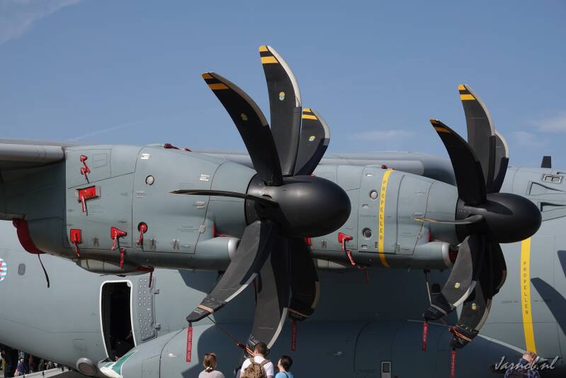 a400mct0115wbjpg.jpg