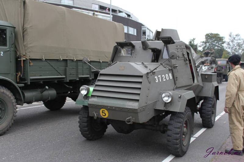 canadian-light-reconnaissance-car-otter-001-standard-cuq7dr.jpg
