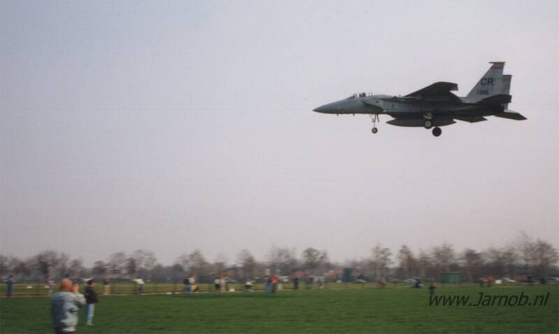 F15C 79-0016/CR 32FS