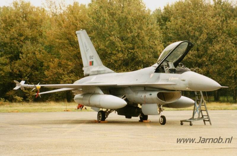 f16a15110201esq-1.jpg