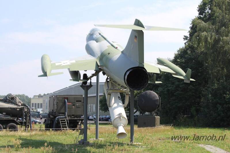 20+02 F-104G as DB+127 (a)