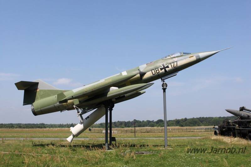 20+02 F-104G as DB+127 (b)