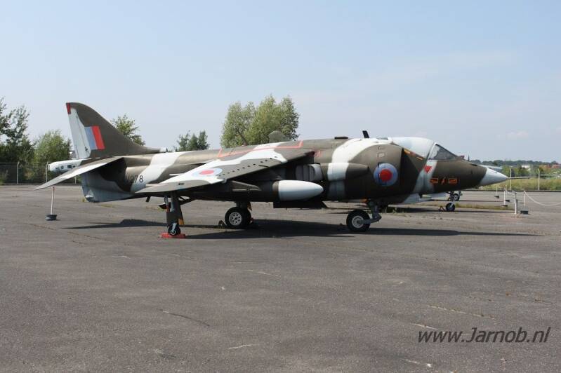 VX278 HS P.1127 / Harrier GR1