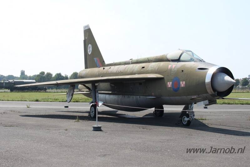 XN760/J Lightning F2A