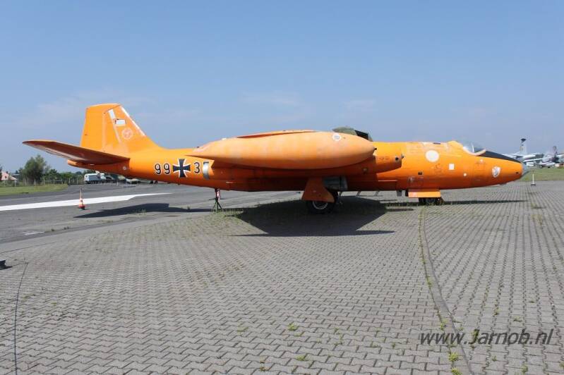 WK138 Canberra B2 as 99+35