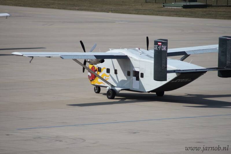 SC7 OE-FDK Pink Aviation