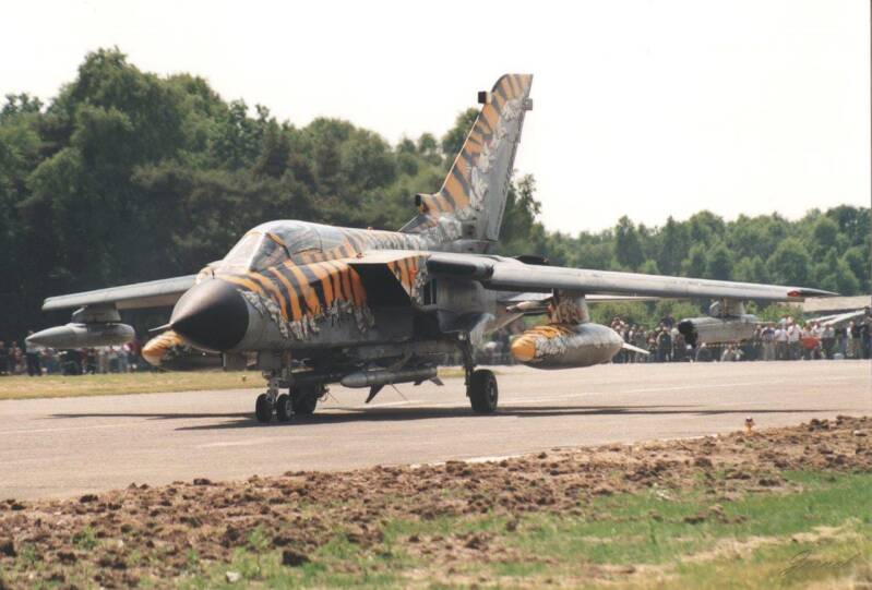 Tornado ECR 46+44 JBG32 (a)
