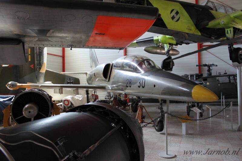 L39ZO 28+30 Luftwaffe former NVA 180