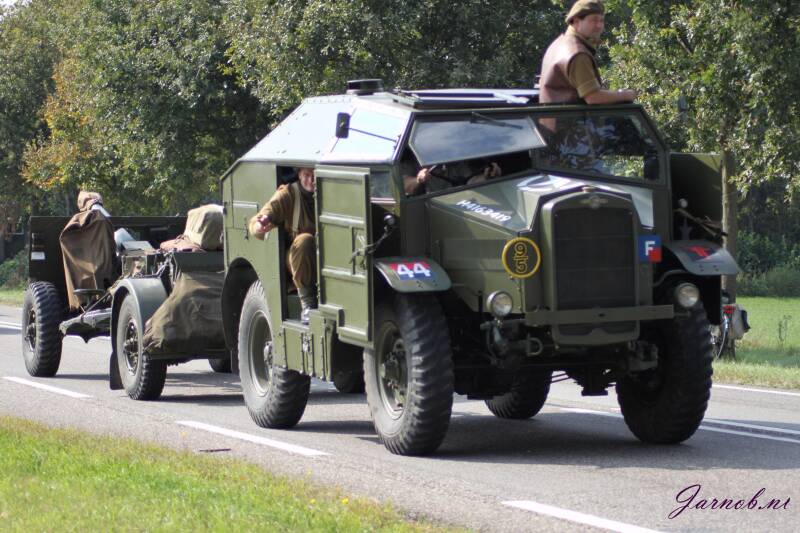 morris-artillery-tractor-002-standard.jpg