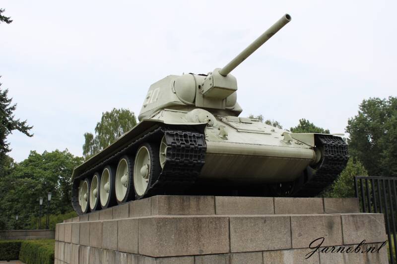 t34-c-standard-i892mo.jpg
