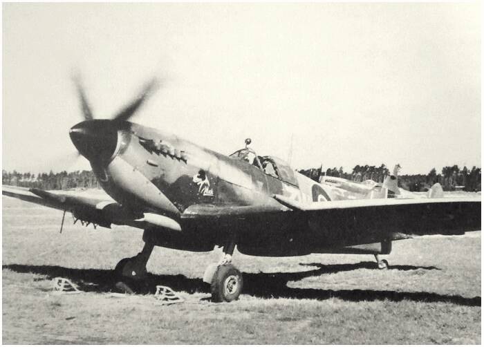 Woensdrecht ww2 Spitfire LF MkXVI 322sq 