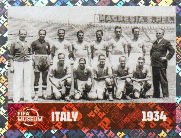 #FWC 9: FIFA Museum: Italy (Teamfoto, 1934) - Panini FIFA World Cup 2026 Canada, USA, Mexico. Standaard Editie