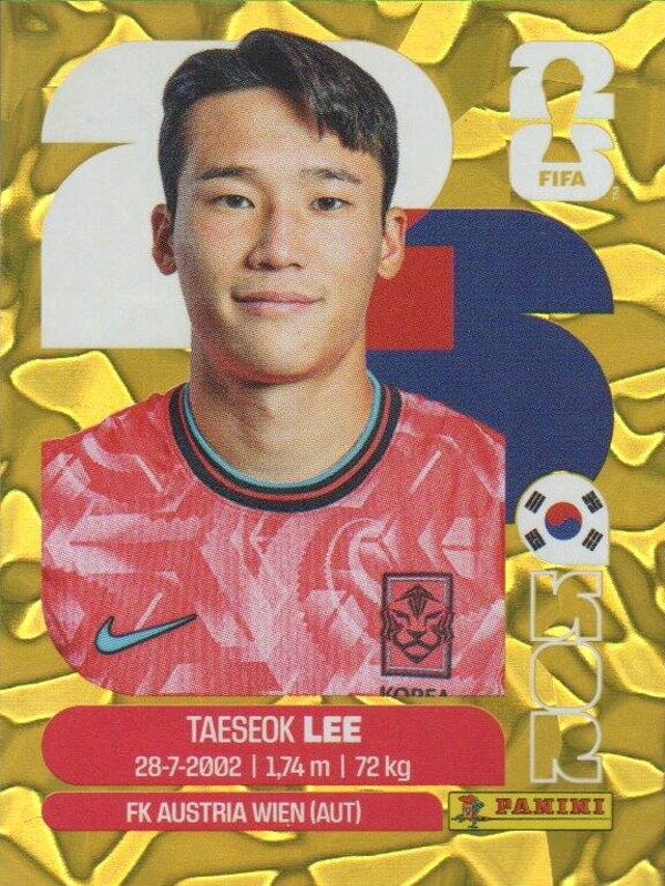 #KOR 8: Taeseok Lee (South Korea) - Panini FIFA World Cup 2026 Canada, USA, Mexico. Gold Flood Crumple Editie